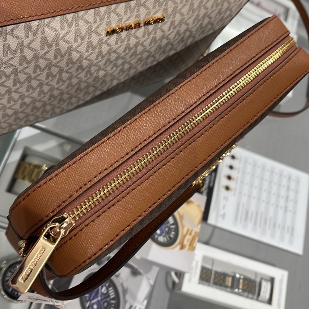 Michael Kors Jet Set Item Large East West Zip Crossbody Brown Signature - Picture 14 of 16